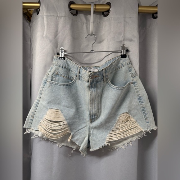 Garage Denim Women’s Festival Short Light Blue Denim Size 9 Distressed NWT - Picture 1 of 5